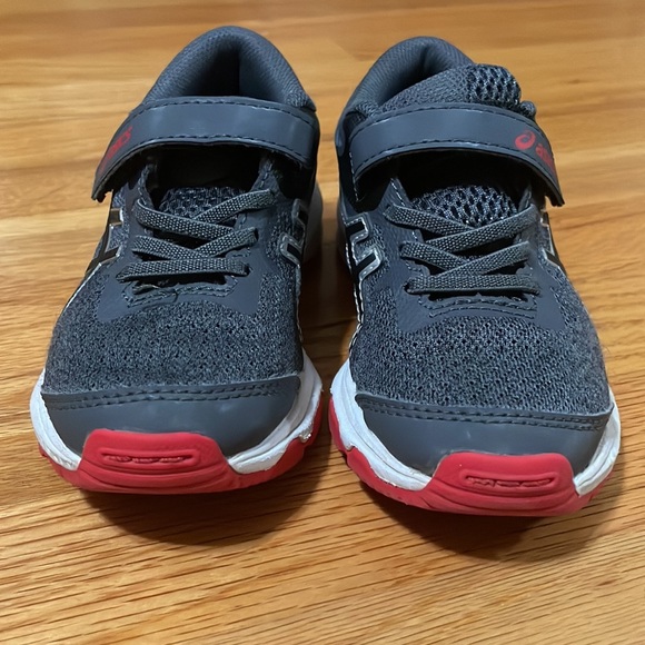 Kids ASICS GT 1000 Running Sneaker Gray Red & White - Picture 4 of 7